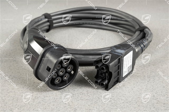 Connecting line / Charging cable with socket, lenght 7,5m, AC typ 2, 3,6KW