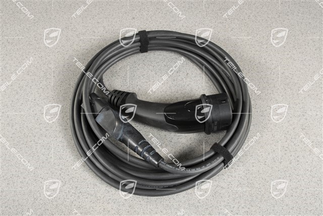 Connecting line / Charging cable with socket, lenght 7,5m, AC typ 2, 3,6KW