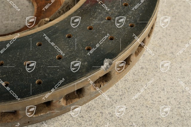 Brake disc, PCCB, 19-inch, yellow calliper, minimally damaged at the edge, L