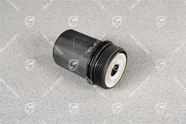Oil filter with housing