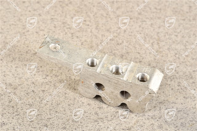 Intermediate piece brake line connector