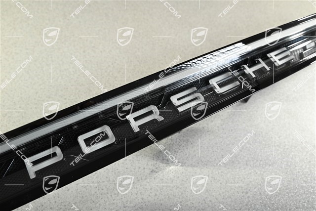 Light strip / Rear light covering / centre