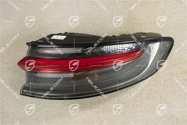 Rear light, R