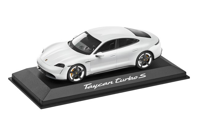 Taycan Turbo S, DieCast, carraraweißmetallic, schwarz/schiefergrau, 1:43 Taycan Turbo S, DieCast, carraraweißmetallic, schwarz/schiefergrau, 1:43
