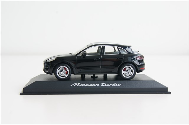 Modellauto Porsche Macan Turbo, 1:43