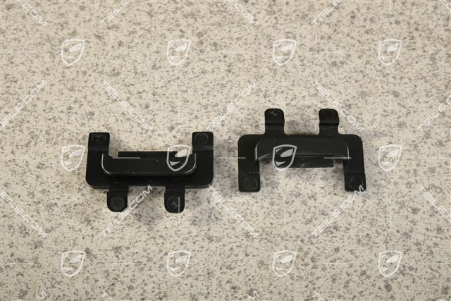 Retaining clip for license plate light