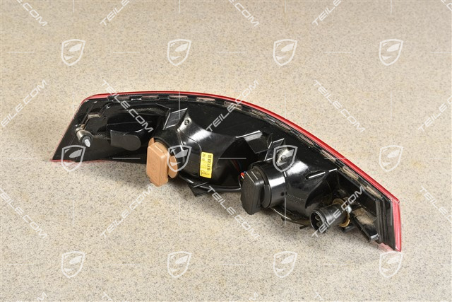 Rear light, R