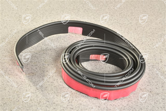 Piping rear spoiler