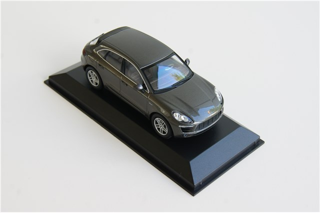Modellauto Porsche Macan S Diesel, Maßstab, 1:43