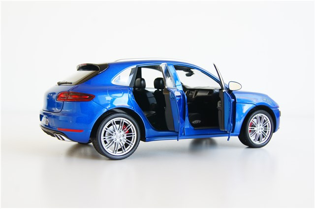 Modellauto Porsche Macan Turbo, saphirblaumetallic, 1:18